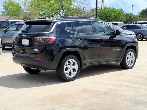 Diamond Black 2024 Jeep Compass Latitude