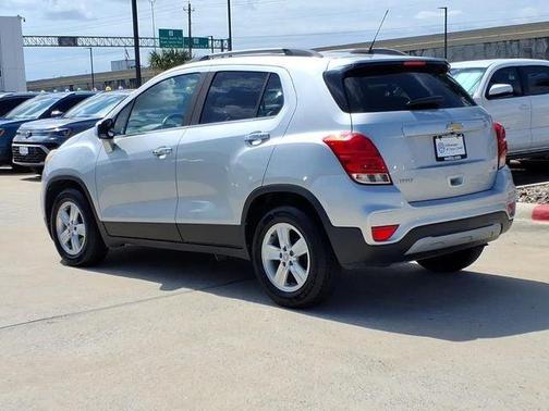 Silver Ice Metallic 2017 Chevrolet Trax LT