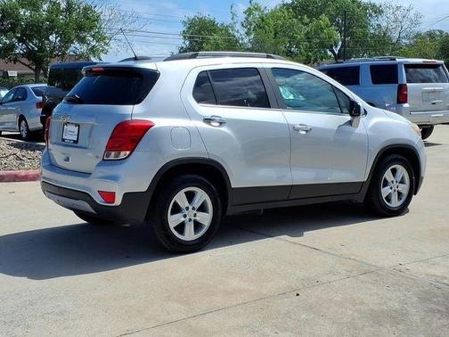 Silver Ice Metallic 2017 Chevrolet Trax LT