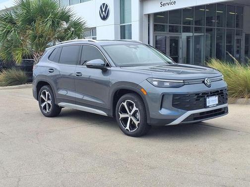 Platinum Gray Metallic 2025 Volkswagen Tiguan 2.0T SE