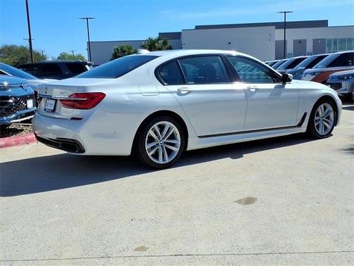 2016 BMW 750 i