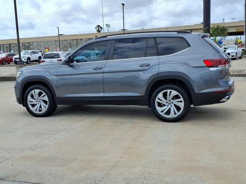 Platinum Gray Metallic 2023 Volkswagen Atlas 2.0T SE w/Technology