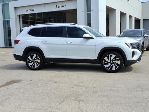 Opal White Pearl 2026 Volkswagen Atlas 2.0T SEL