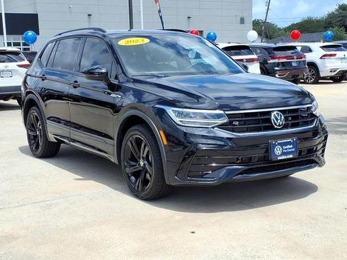 Deep Black Pearl Effect 2023 Volkswagen Tiguan 2.0T SE R-Line Black