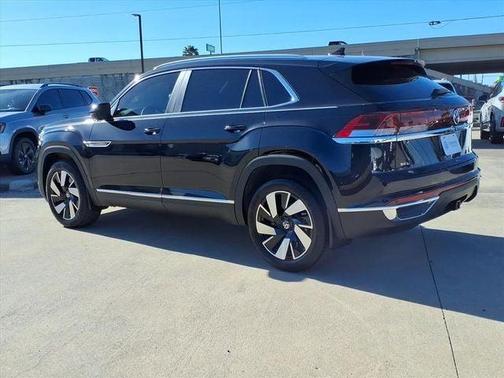 Deep Black Pearl Effect 2026 Volkswagen Atlas Cross Sport 2.0T SEL