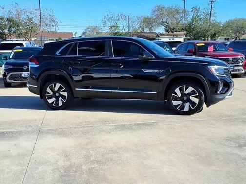 Deep Black Pearl Effect 2026 Volkswagen Atlas Cross Sport 2.0T SEL