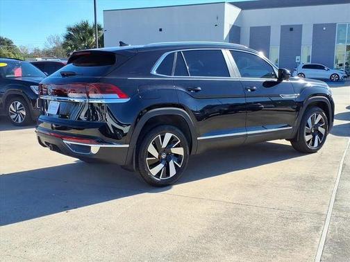Deep Black Pearl Effect 2026 Volkswagen Atlas Cross Sport 2.0T SEL