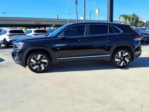 Deep Black Pearl Effect 2026 Volkswagen Atlas Cross Sport 2.0T SEL