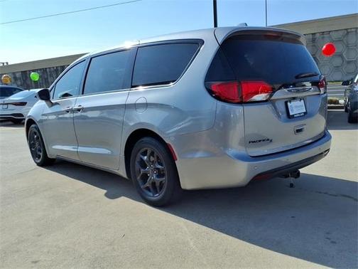 2020 Chrysler Pacifica Touring