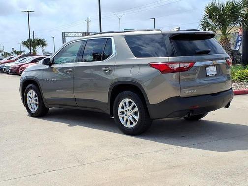 Pepperdust Metallic 2019 Chevrolet Traverse LT Cloth