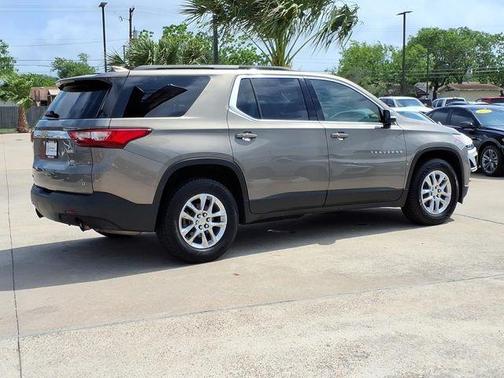 Pepperdust Metallic 2019 Chevrolet Traverse LT Cloth