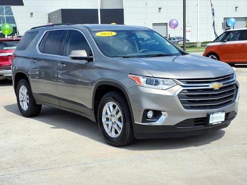 Pepperdust Metallic 2019 Chevrolet Traverse LT Cloth