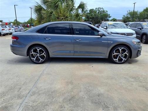 2022 Volkswagen Passat 2.0T R-Line