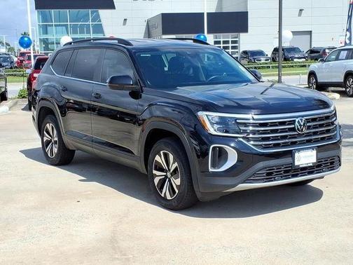 Deep Black Pearl Effect 2024 Volkswagen Atlas 2.0T SE