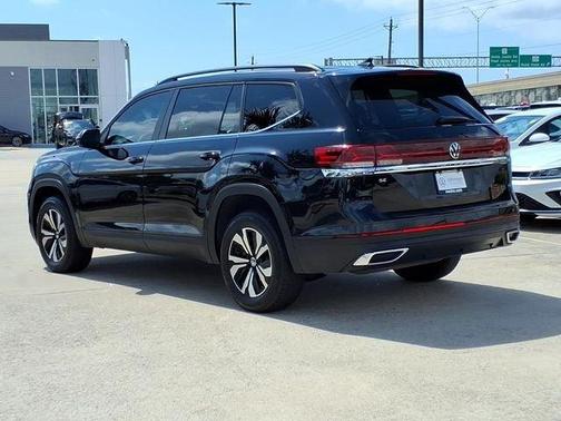 Deep Black Pearl Effect 2024 Volkswagen Atlas 2.0T SE