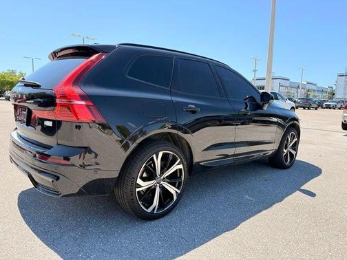 2022 Volvo XC60 Recharge Plug-In Hybrid T8 R-Design