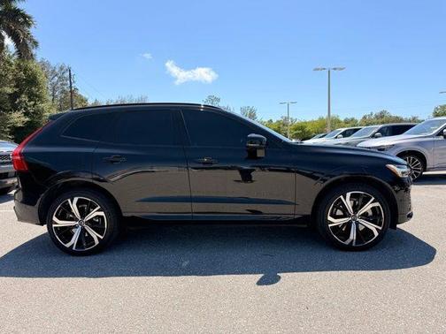 2022 Volvo XC60 Recharge Plug-In Hybrid T8 R-Design