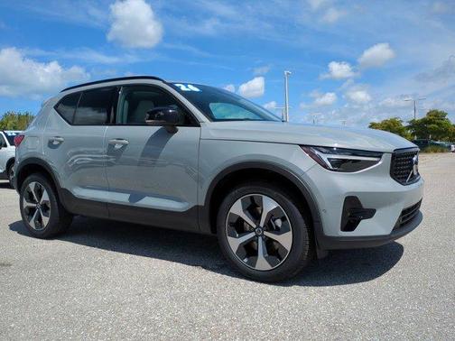 Metallic 2026 Volvo XC40 B5 Plus