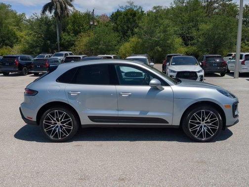 2022 Porsche Macan Base