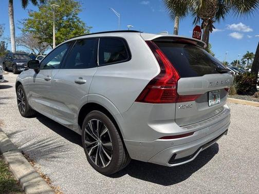 2023 Volvo XC60 B5 Plus Dark Theme