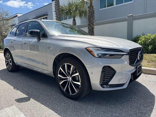 2023 Volvo XC60 B5 Plus Dark Theme