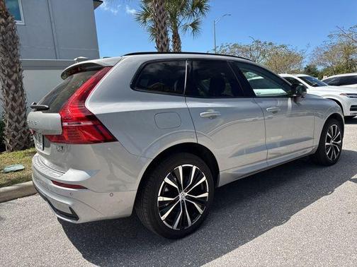 2023 Volvo XC60 B5 Plus Dark Theme