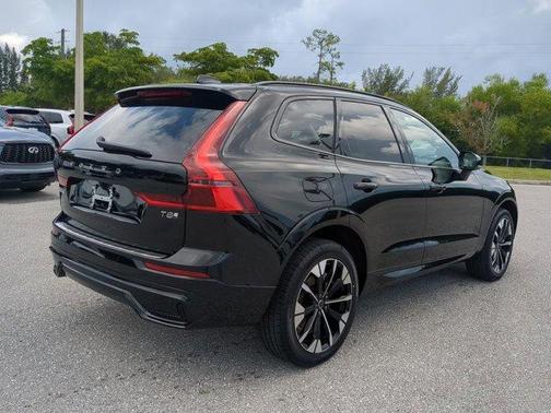 2026 Volvo XC60 PLUS