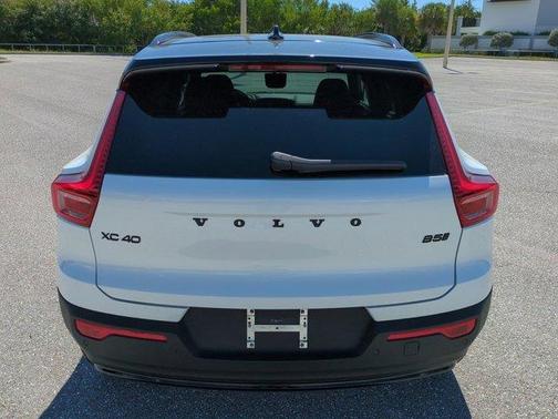 2026 Volvo XC40 B5 Ultra Black Edition