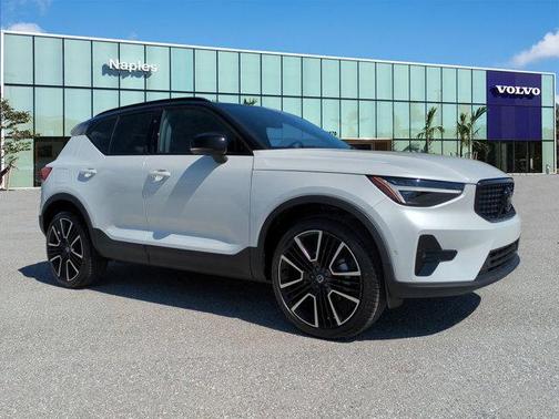 2026 Volvo XC40 B5 Ultra Black Edition