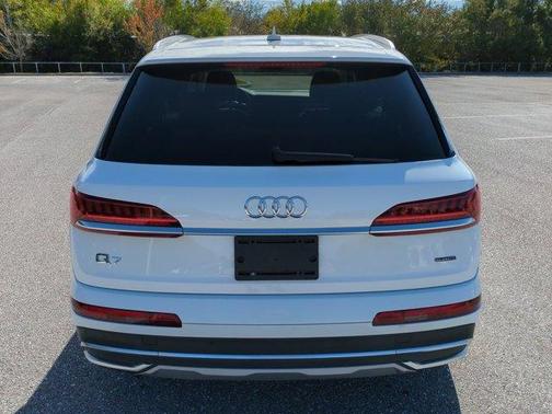 2020 Audi Q7 45 Premium Plus