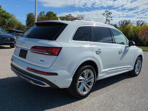 2020 Audi Q7 45 Premium Plus