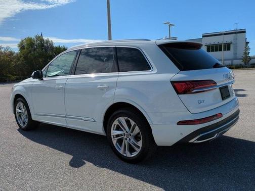 2020 Audi Q7 45 Premium Plus