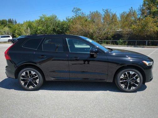 Onyx Black Metallic 2026 Volvo XC60 B5 Plus