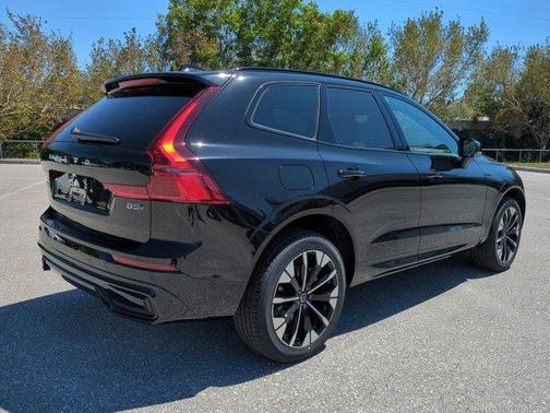 Onyx Black Metallic 2026 Volvo XC60 B5 Plus