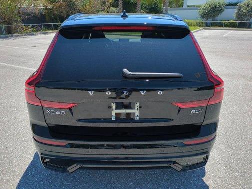 Onyx Black Metallic 2026 Volvo XC60 B5 Plus