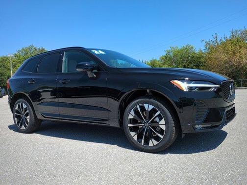 Onyx Black Metallic 2026 Volvo XC60 B5 Plus