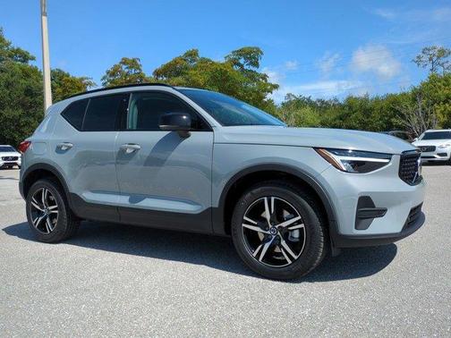 Metallic 2026 Volvo XC40 B5 Core