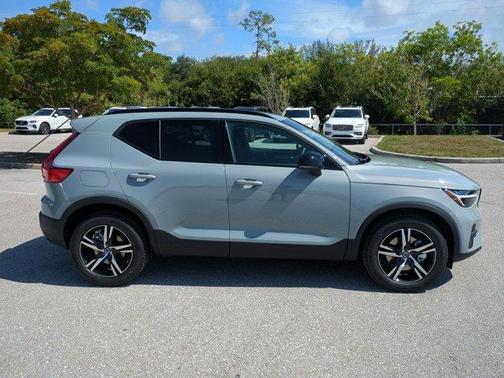 Metallic 2026 Volvo XC40 B5 Core
