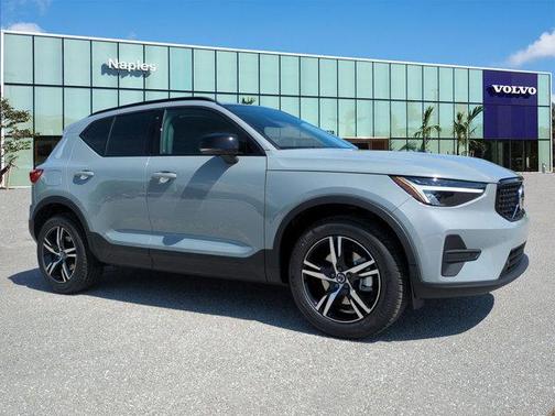 Metallic 2026 Volvo XC40 B5 Core