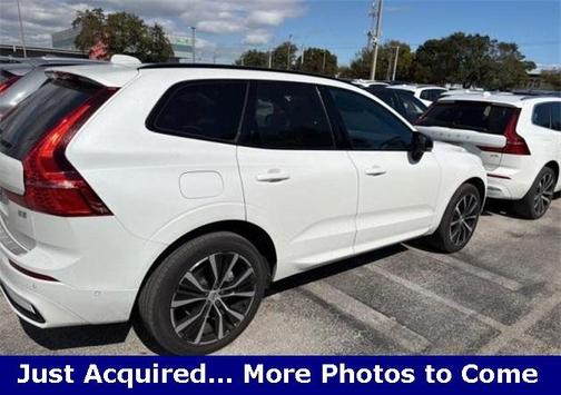 2023 Volvo XC60 B5 Ultimate Dark Theme