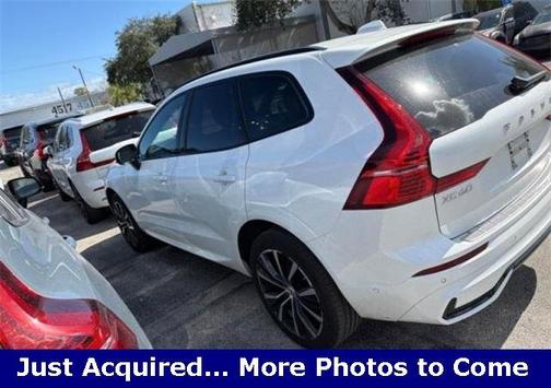 2023 Volvo XC60 B5 Ultimate Dark Theme