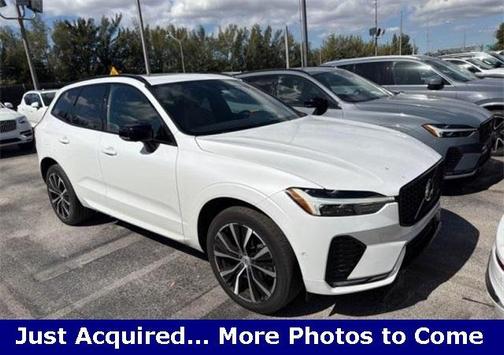 2023 Volvo XC60 B5 Ultimate Dark Theme