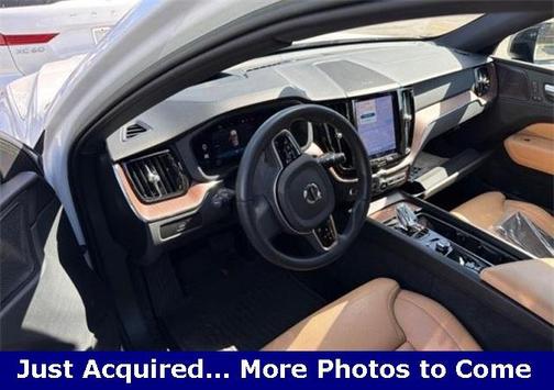 2023 Volvo XC60 B5 Ultimate Dark Theme