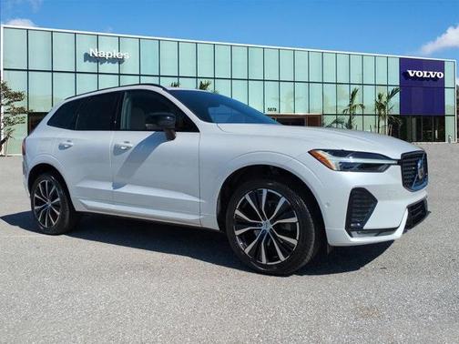 2023 Volvo XC60 B5 Ultimate Dark Theme