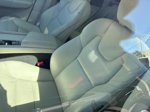 2020 Volvo XC60 T6 Momentum