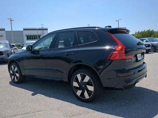 2025 Volvo XC60 Plug-In Hybrid T8 Plus