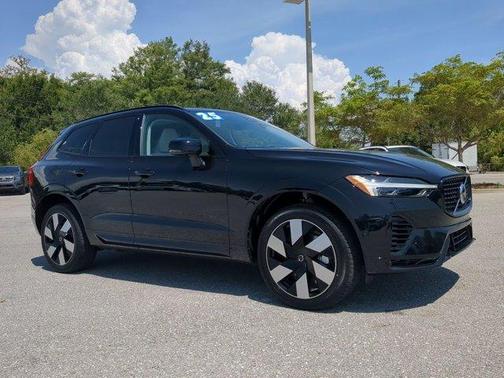 2025 Volvo XC60 Plug-In Hybrid T8 Plus