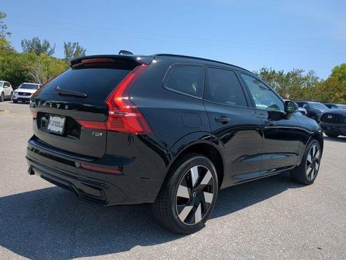 2025 Volvo XC60 Plug-In Hybrid T8 Plus