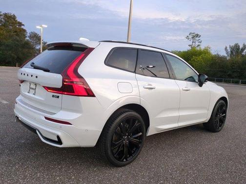 2026 Volvo XC60 B5 Ultra Black Edition