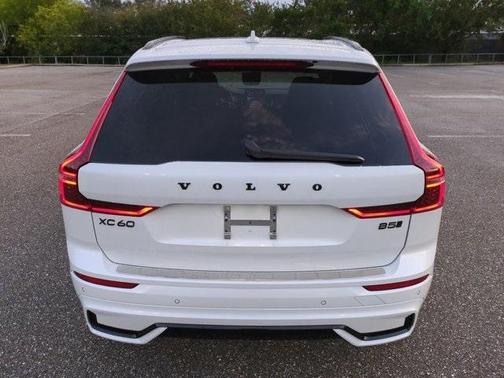 2026 Volvo XC60 B5 Ultra Black Edition